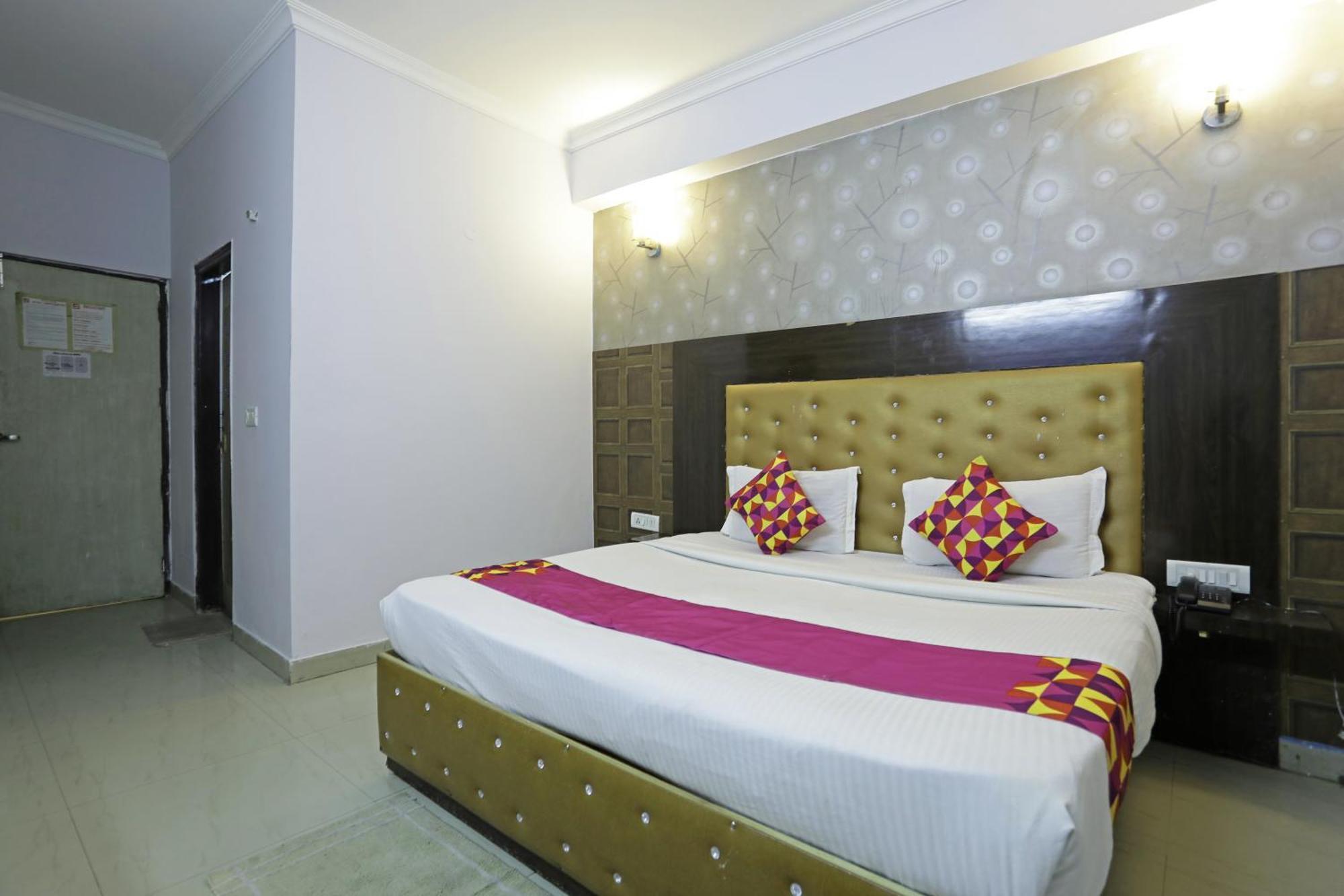Samara Near Igi Airport Delhi 3* New Delhi