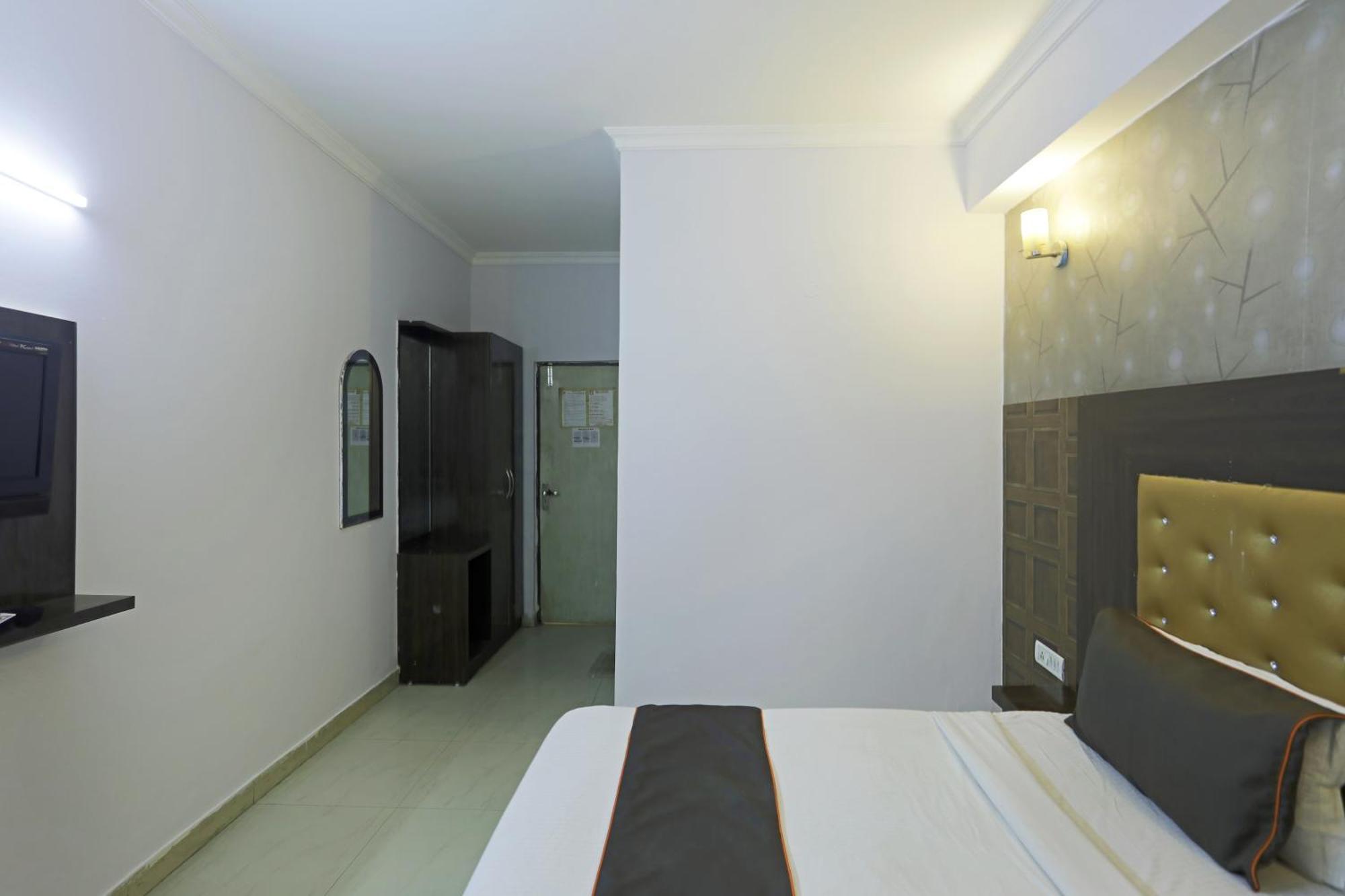 Samara Near Igi Airport Delhi 3*