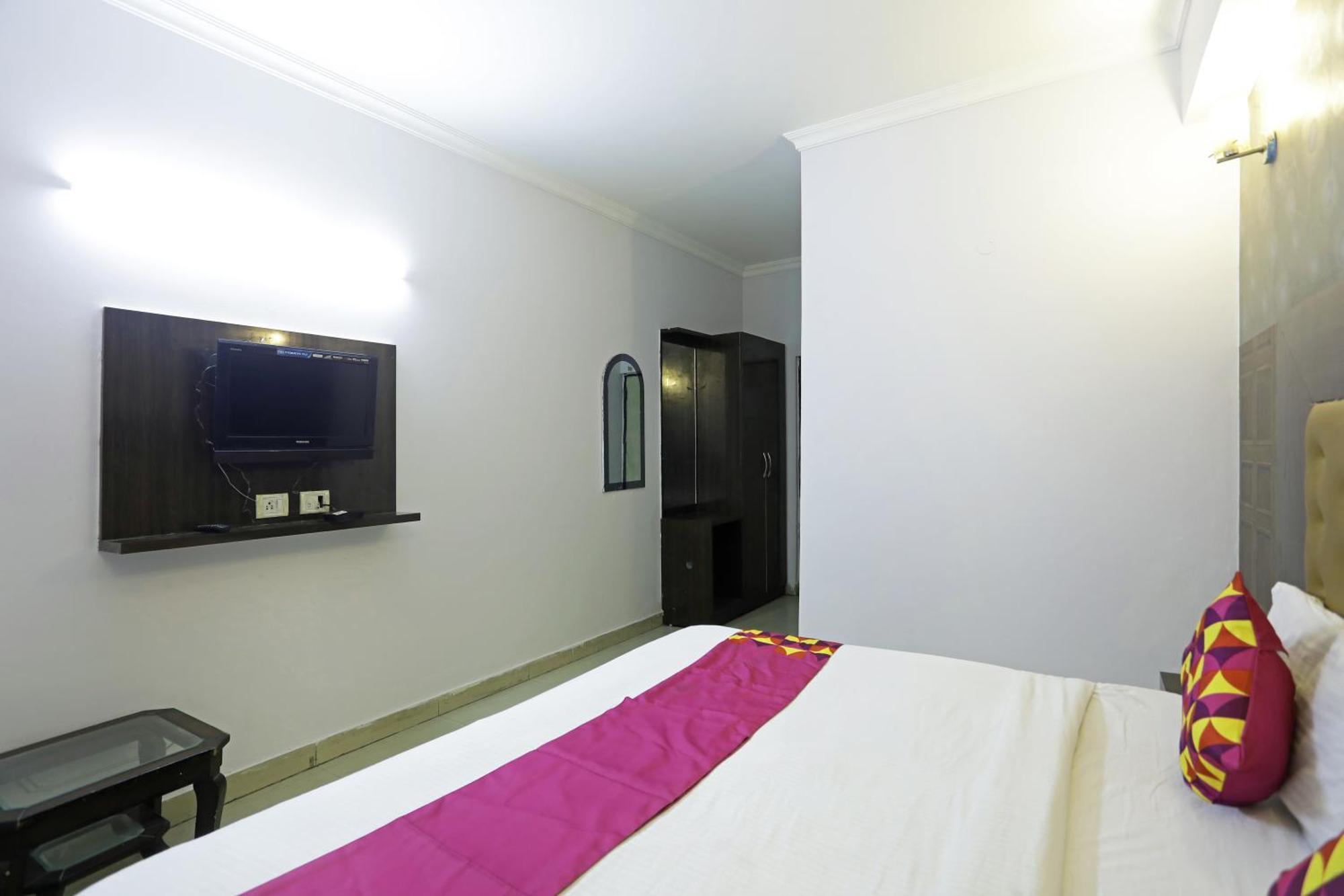 Samara Near Igi Airport Delhi Hotel