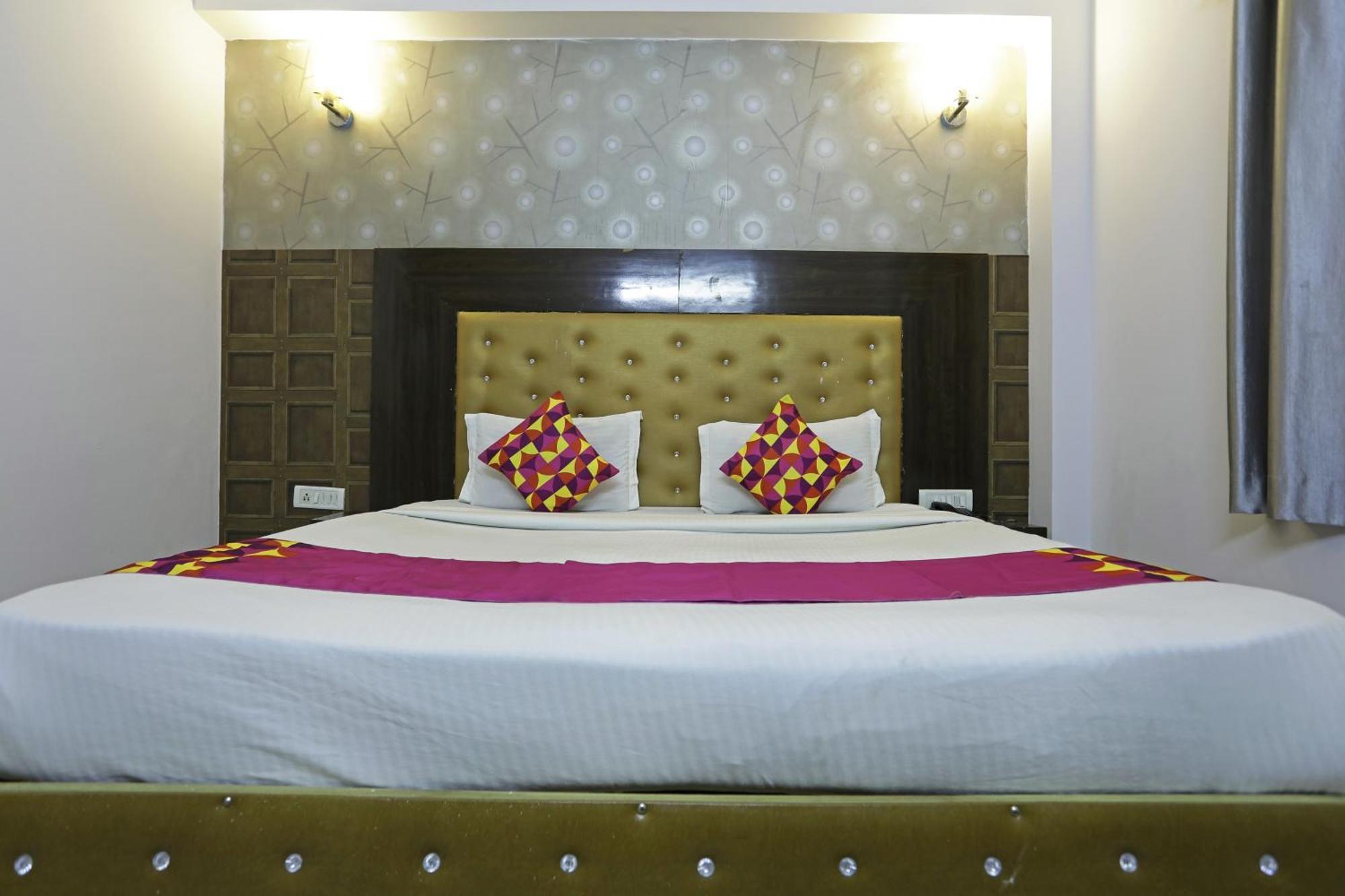 Samara Near Igi Airport Delhi 3*